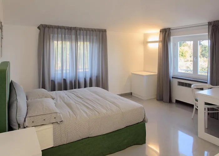 ゲストハウス Casacolarusso マッサ・ルブレンセ