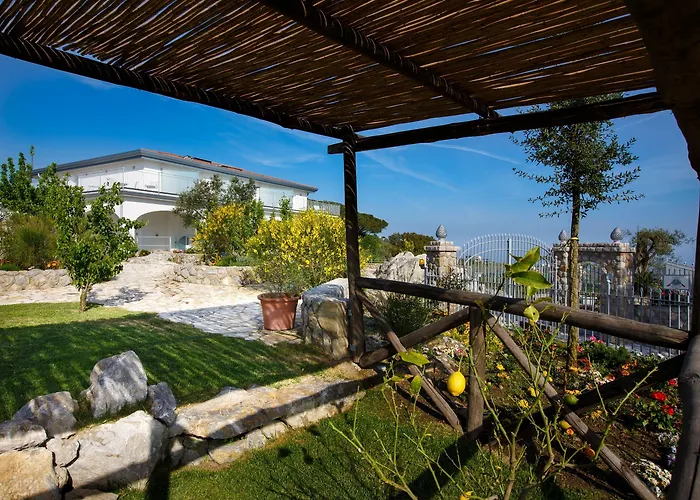 Casacolarusso ゲストハウス マッサ・ルブレンセ