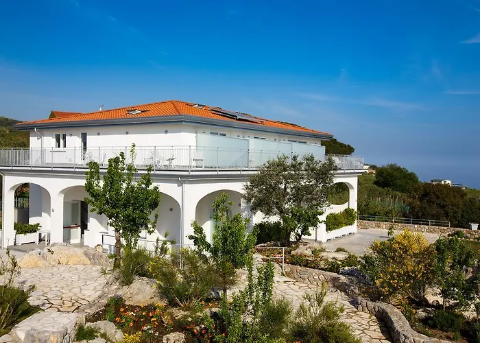 ゲストハウス Casacolarusso マッサ・ルブレンセ